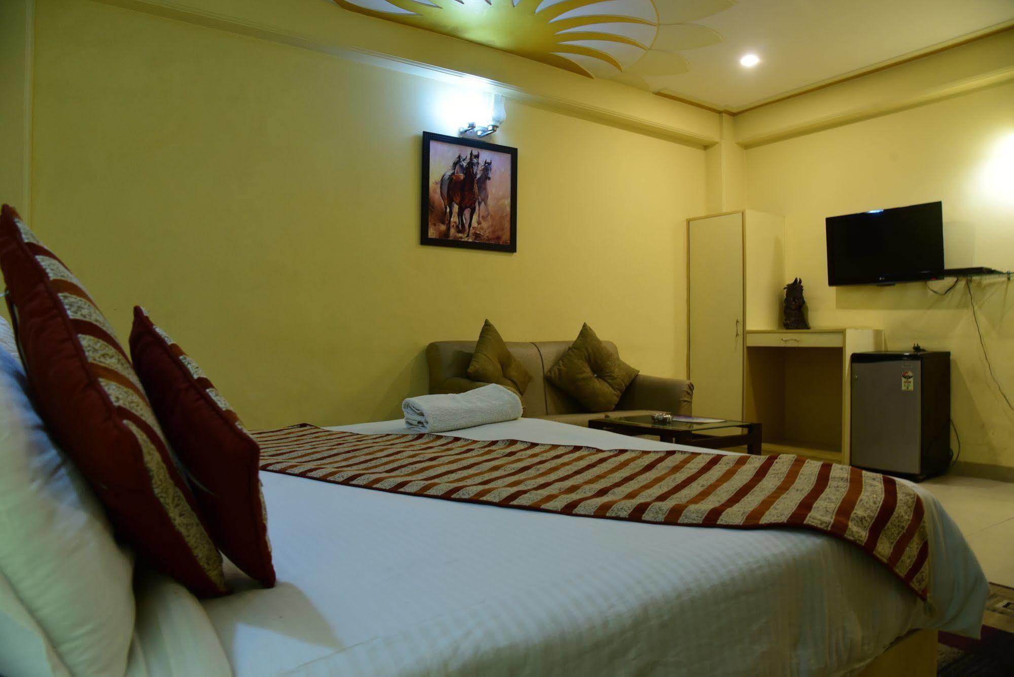 โอเทล โอเปร่า Hotel เดลี ภายนอก รูปภาพ